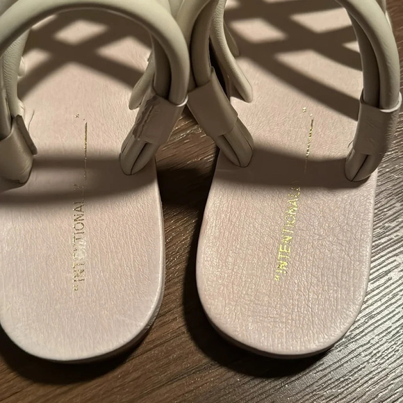 Intentionally Blank Flat Sandals Leather Women's Sz 6 - Picture 4 of 7